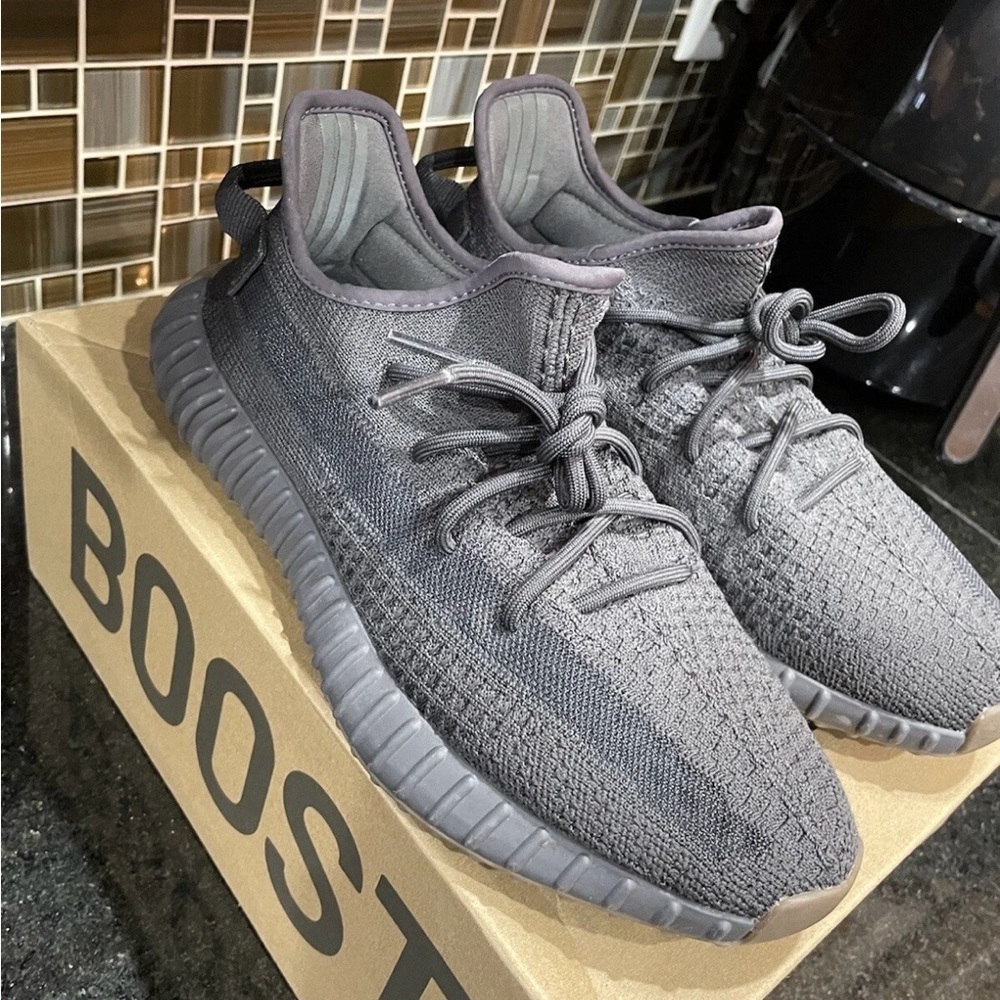 Adidas Yeezy Boost 350 V2 Charcoal